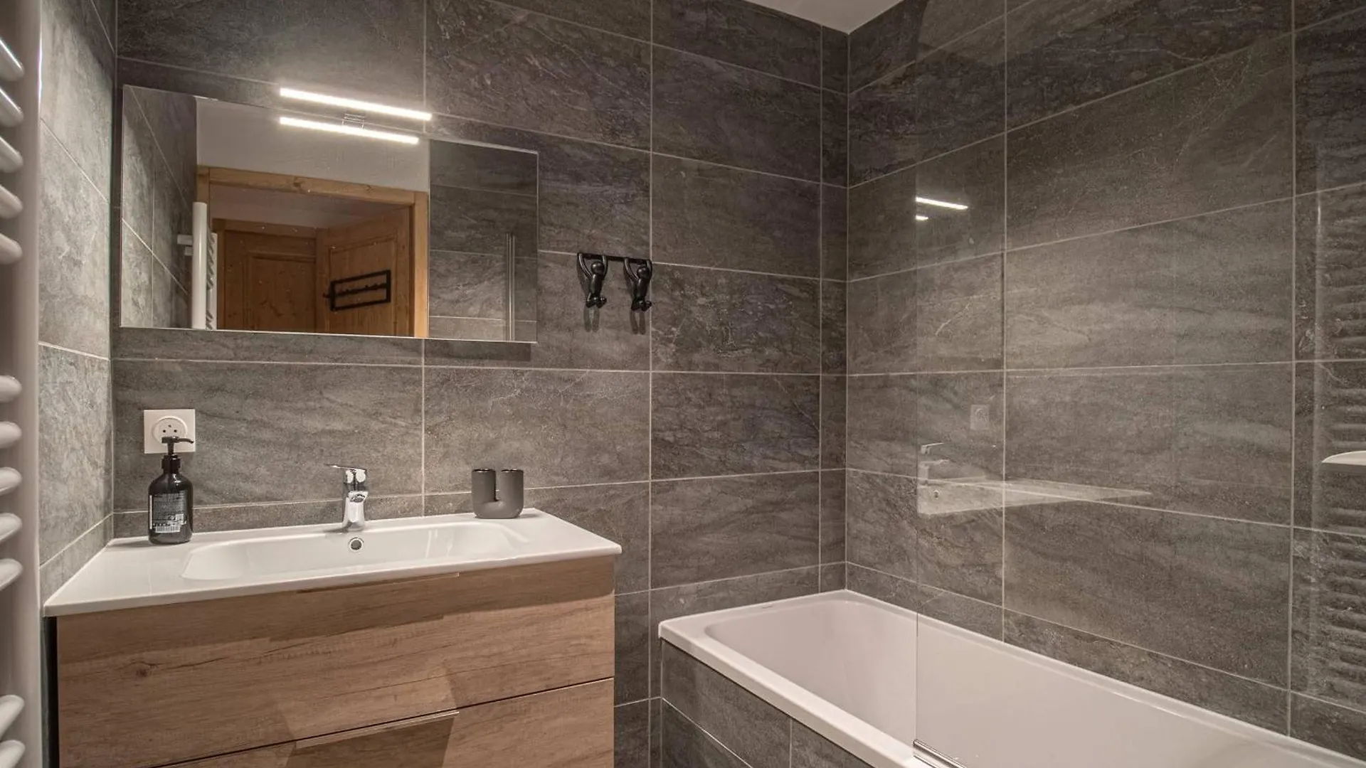 Апартаменты Appartement Cosy Pour 8 Pers. Avec Parking, Au Pied Des Pistes, Valmorel - Fr-1-356-493
